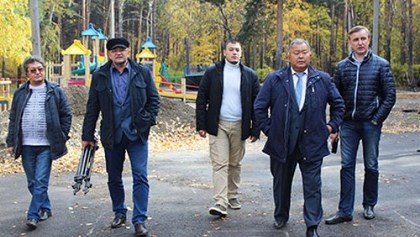 Работы по благоустройству парков в пяти городах Иркутской области проверяет Кузьма Алдаров